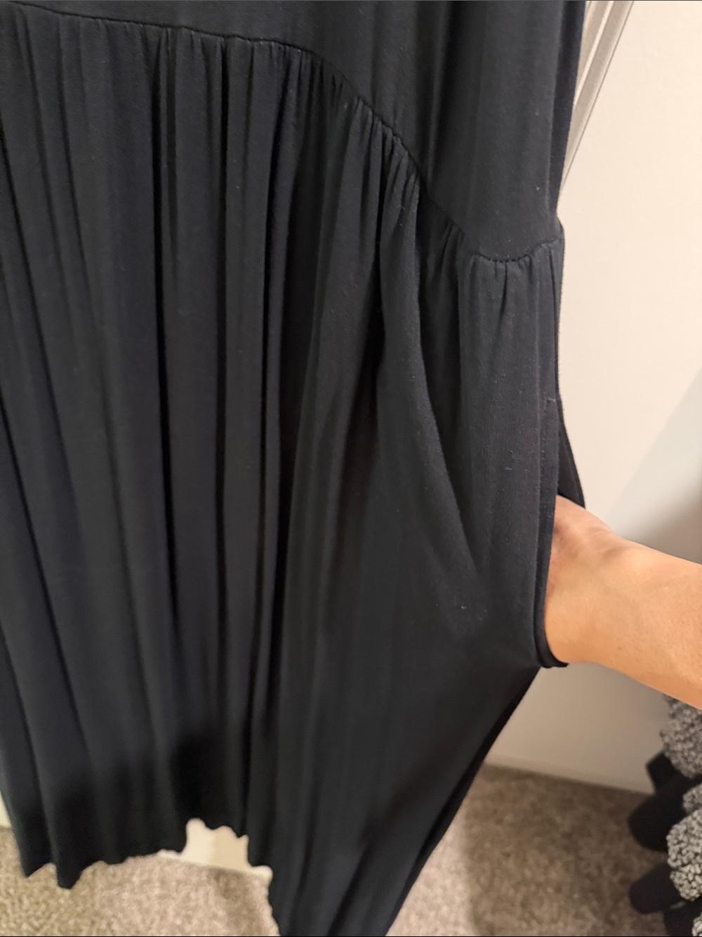 AVA & VIV Black Sleeveless Maxi Dress - Relaxed Scoop Neck with pockets - Picture 2 of 3